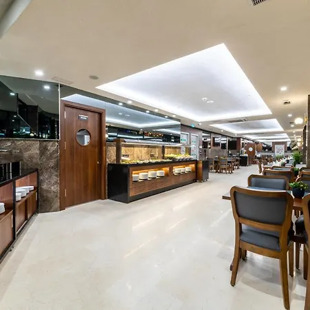 Aprilis Deluxe Ξενοδοχείο 4*