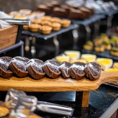 Aprilis Deluxe Hotel 4*