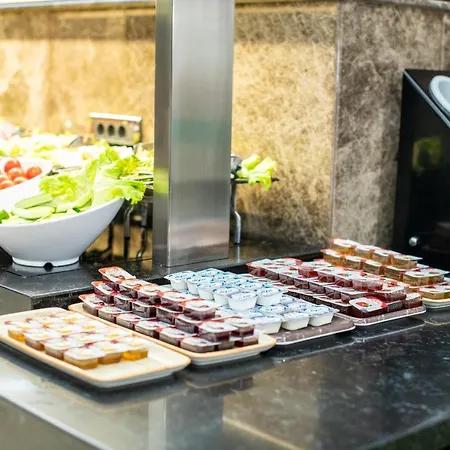 Hotel Aprilis Deluxe 4*