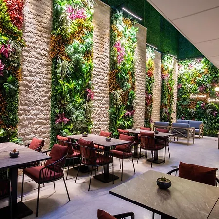 Aprilis Deluxe Hotel 4*