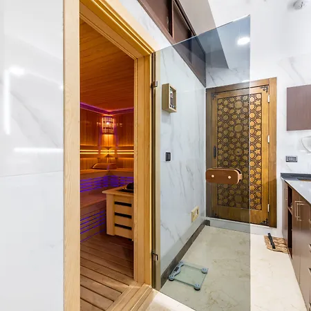 Aprilis Deluxe Hotel 4*