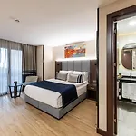 Aprilis Deluxe Ξενοδοχείο 4*
