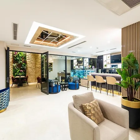 Aprilis Deluxe Hotel