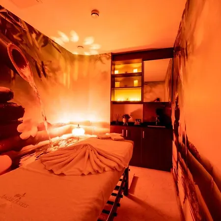 Hotel Aprilis Deluxe 4*