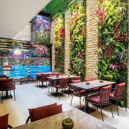 Hotel Aprilis Deluxe 4*