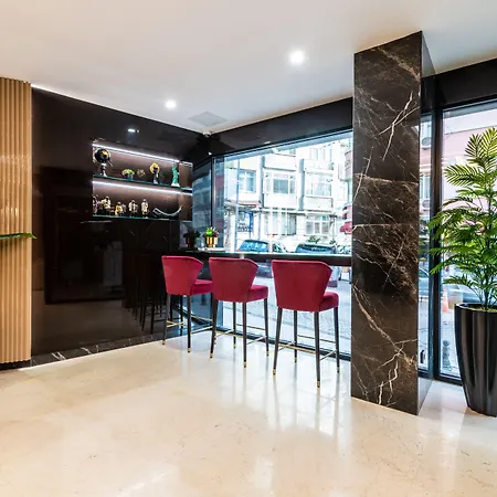 Aprilis Deluxe Hotel 4*