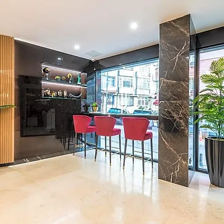 Aprilis Deluxe Hotel 4*