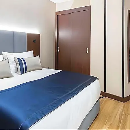 Hotel Aprilis Deluxe 4*