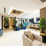 Aprilis Deluxe Hotel